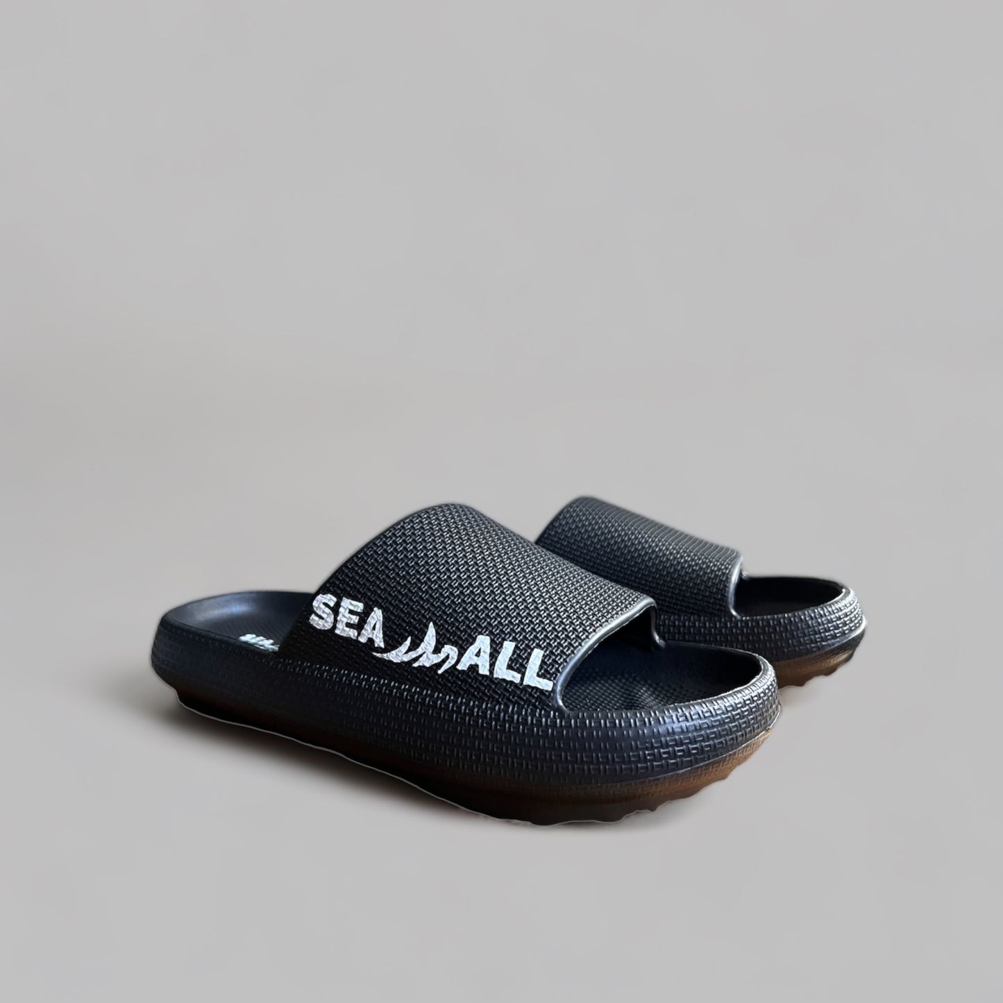 Slide Seawall Black